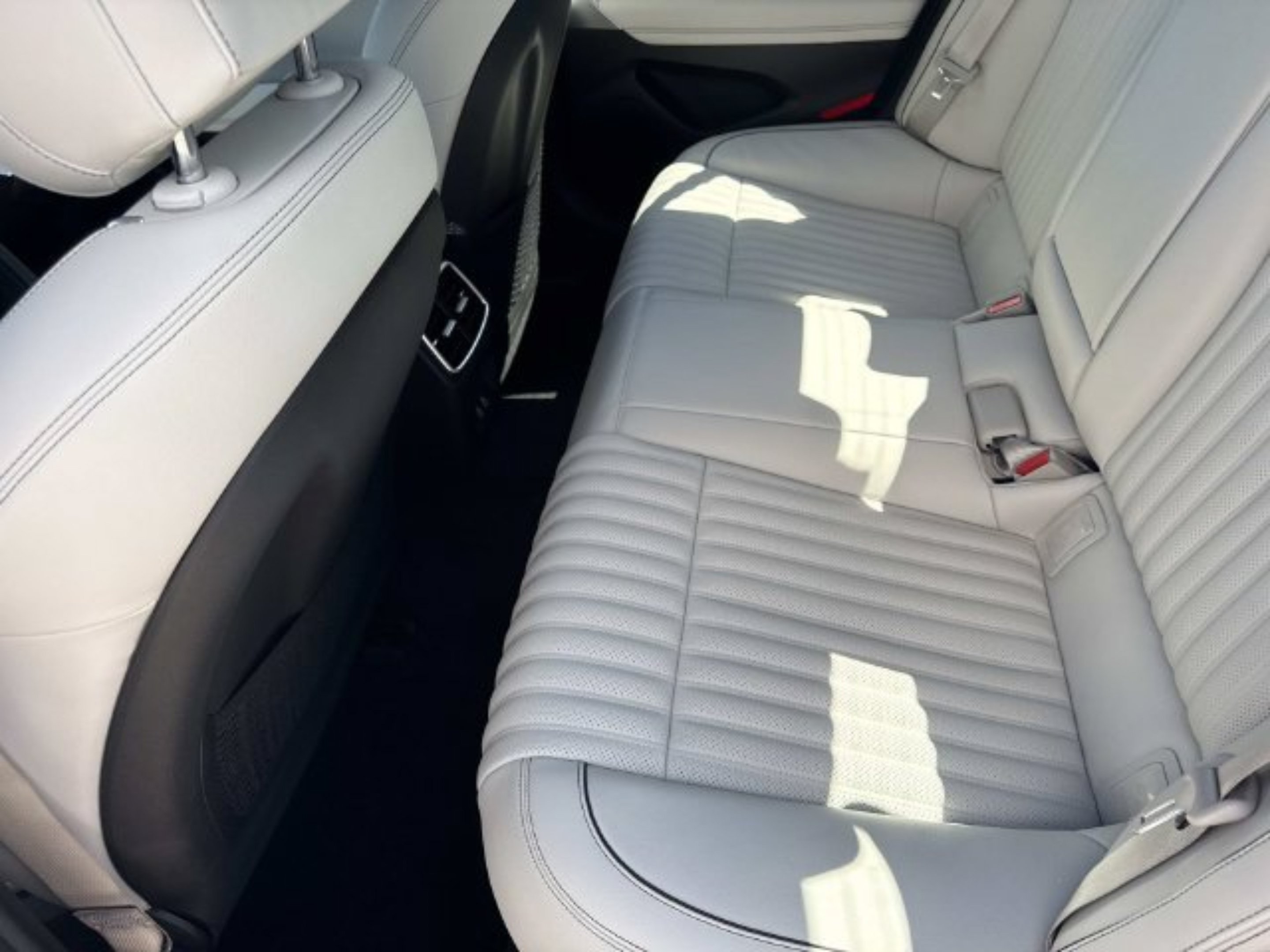 New 2027 Uyuni White Genesis 2.5T Sport Prestige image 10