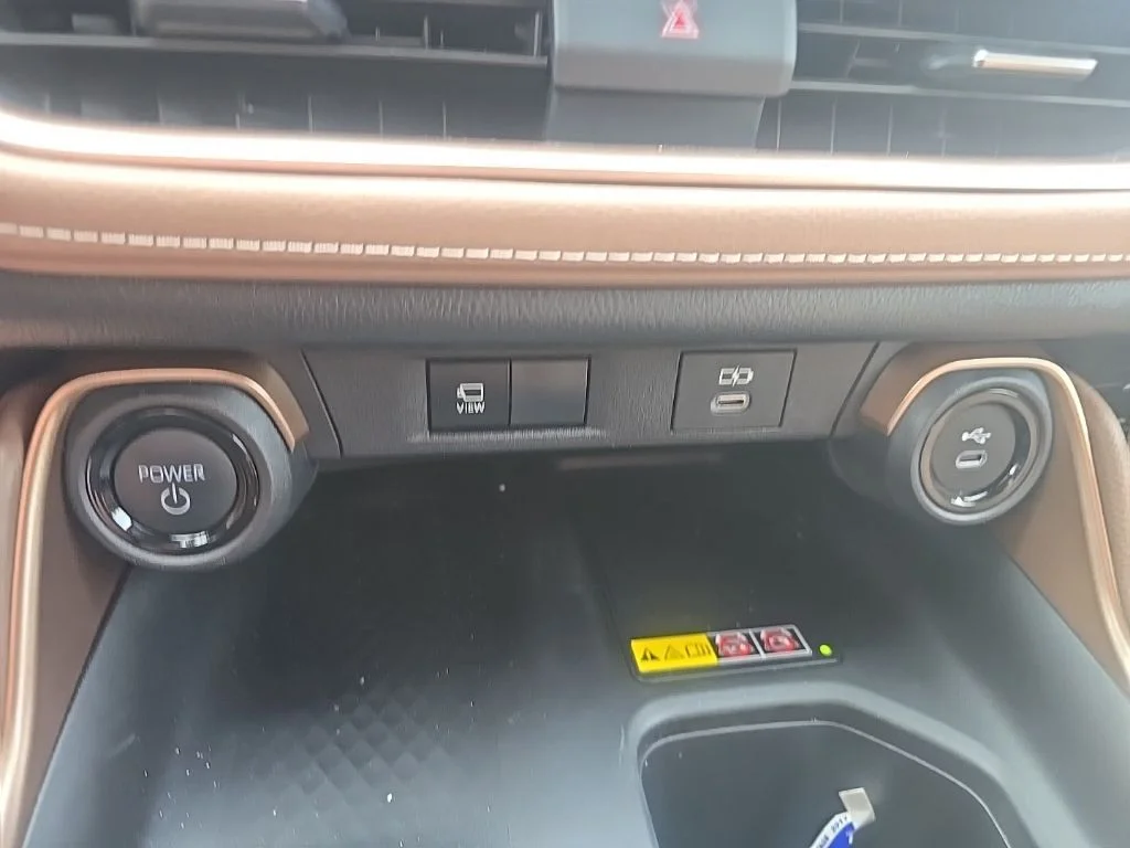 Used 2025  Toyota  image 18