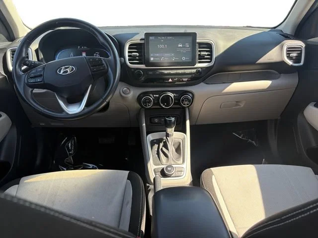 Used 2025 Lunar White Hyundai SEL image 14