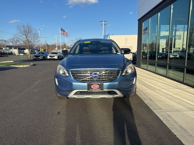 Used 2017 Blue Volvo T6 Dynamic image 7