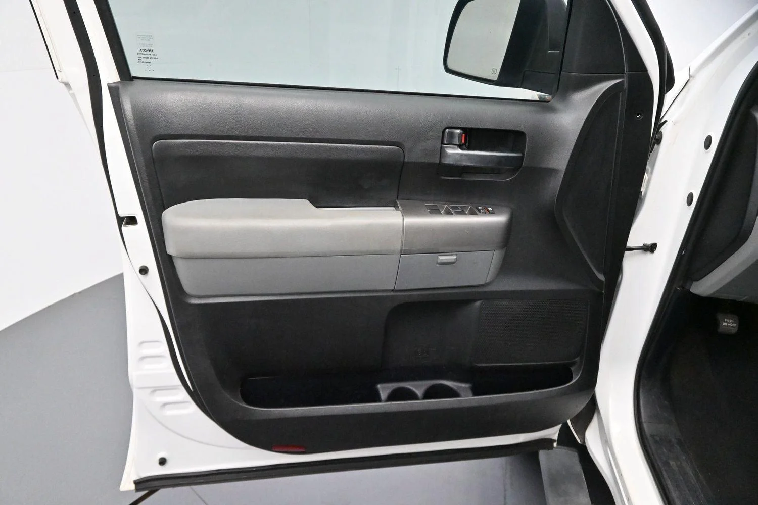 Used 2013 Super White Toyota Grade image 9
