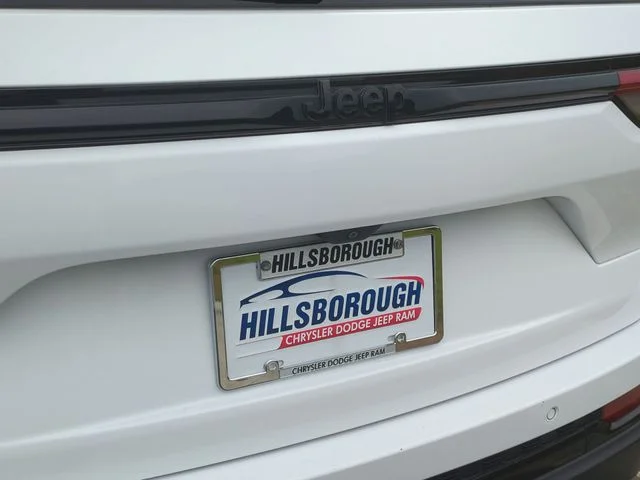 Used 2023 White/off-white Jeep Altitude X image 22