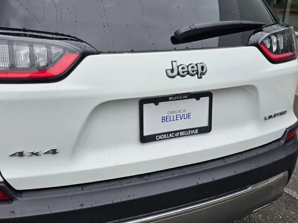 Used 2022  Jeep Limited image 14