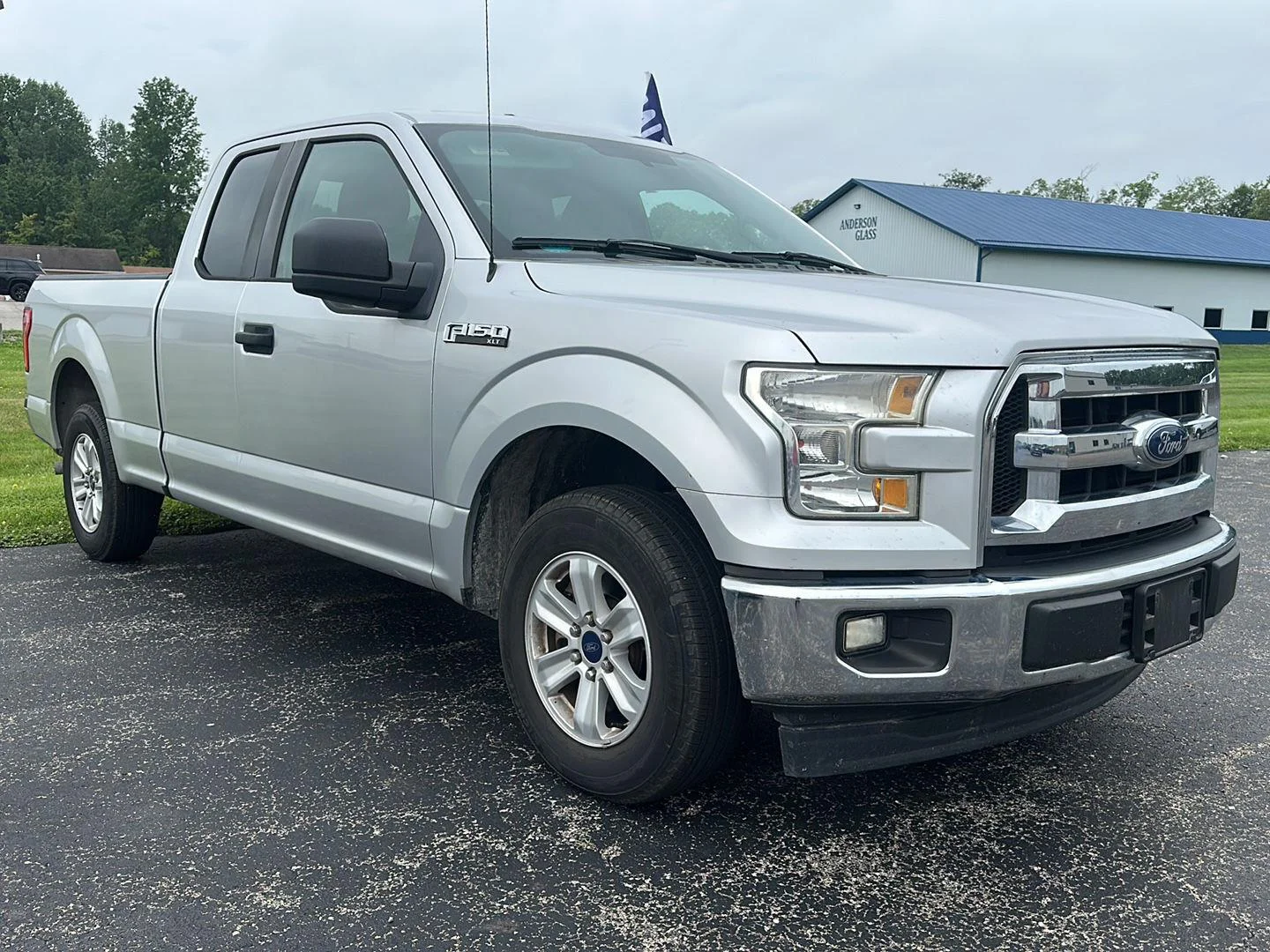 Used 2017 Ingot Silver Ford XLT image 3