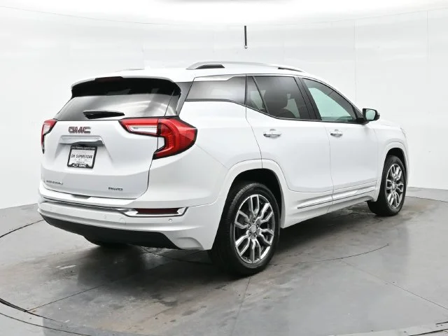 Used 2023 SUMMIT WHITE GMC Denali image 7