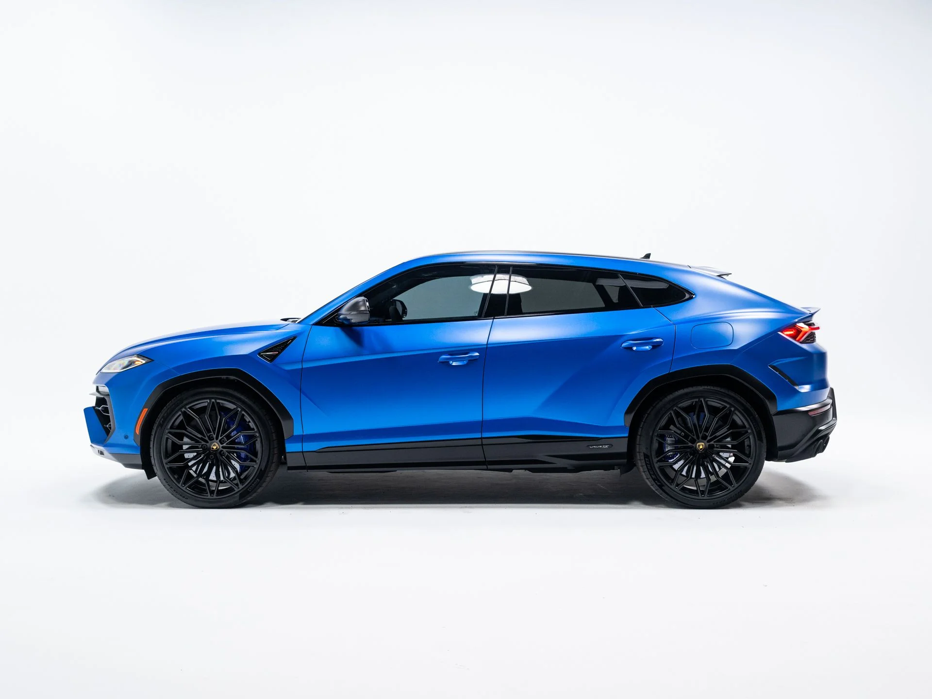 Used 2025 Lamborghini Urus SE with VIN ZPBUD6ZL5SLA37609 for sale in Bloomington, Minnesota