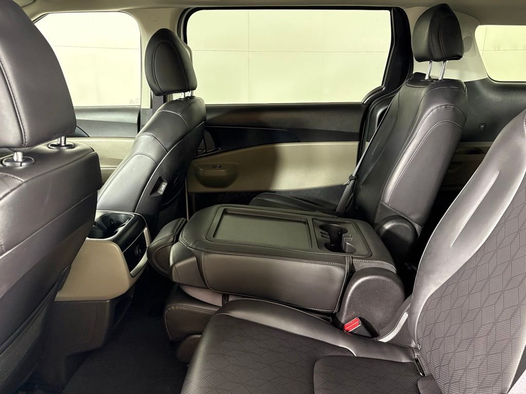 Used 2025 White Kia LXS image 36