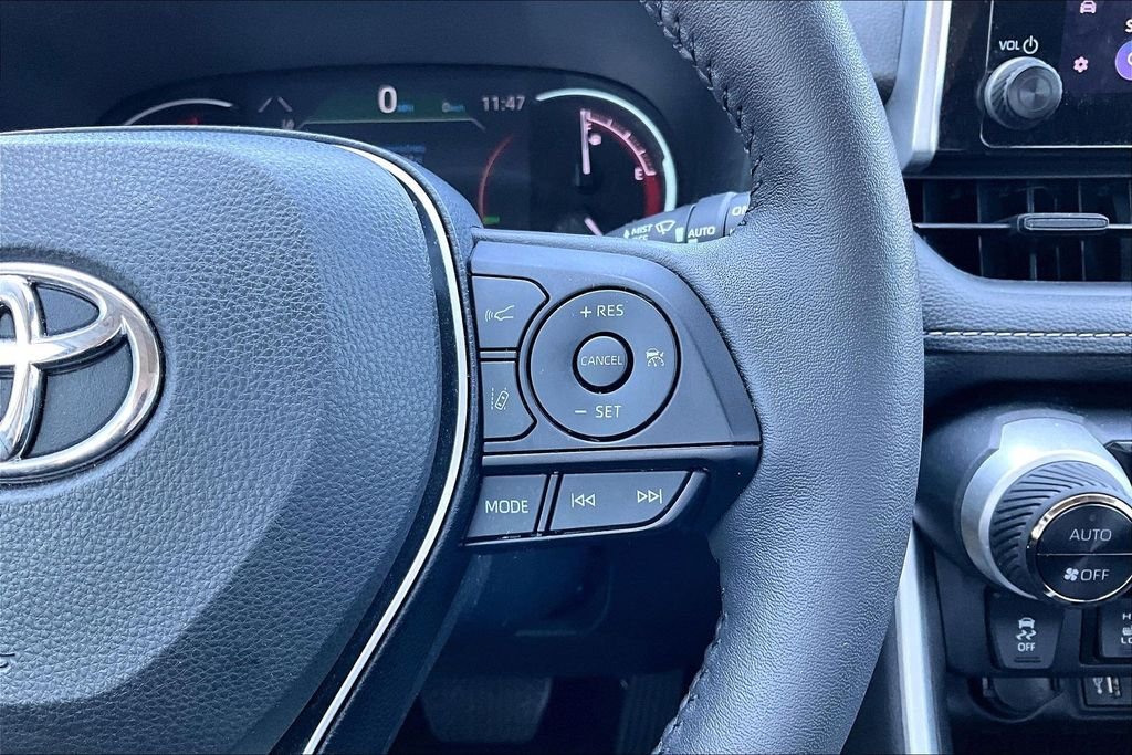Used 2023 White Toyota XLE image 19