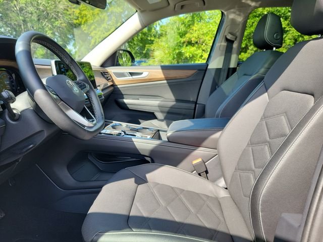 Used 2025 Gray Volkswagen 2.0T SE w/Technology image 5