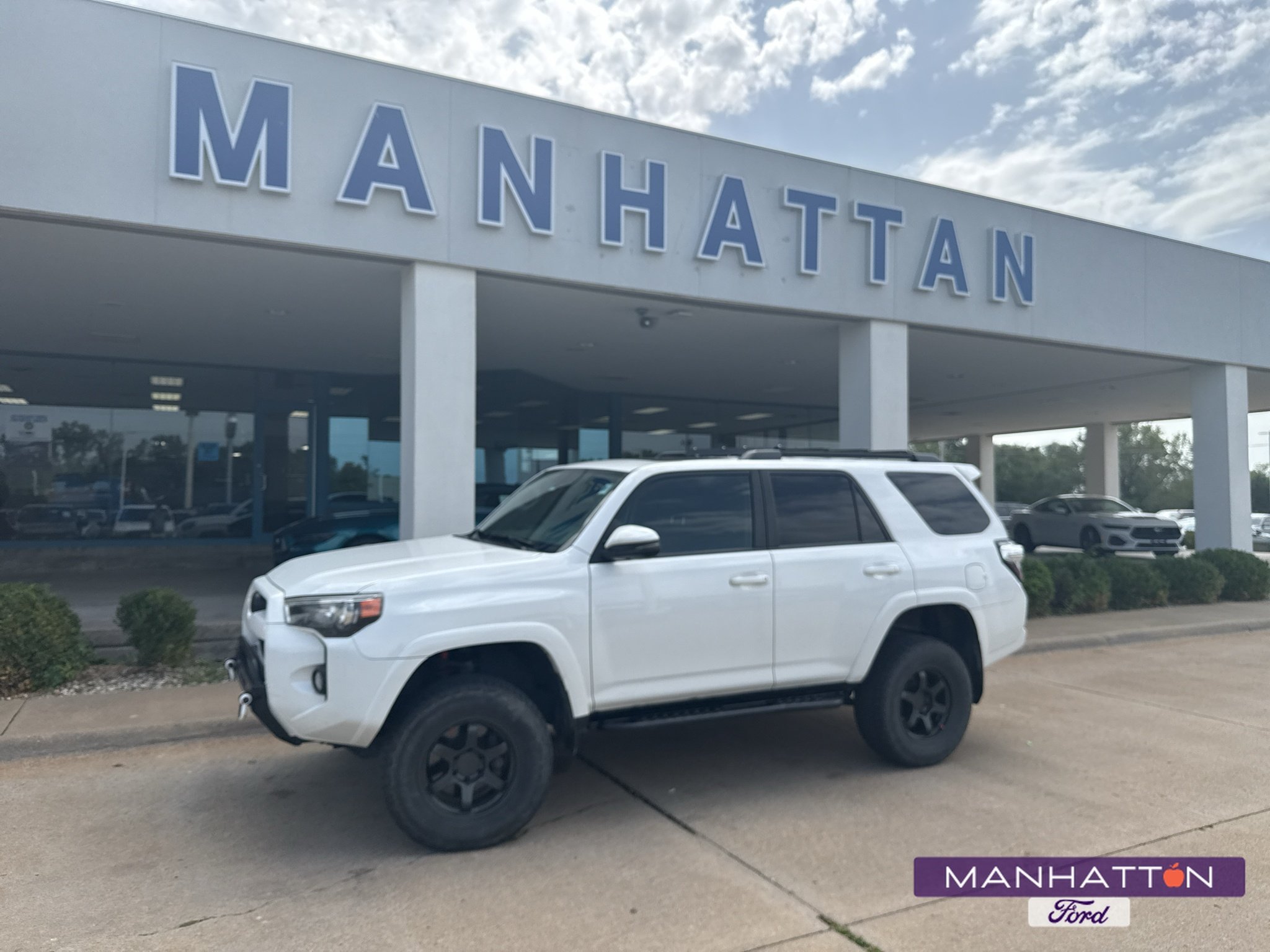 Used 2019 Super White Toyota SR5 Premium image 1