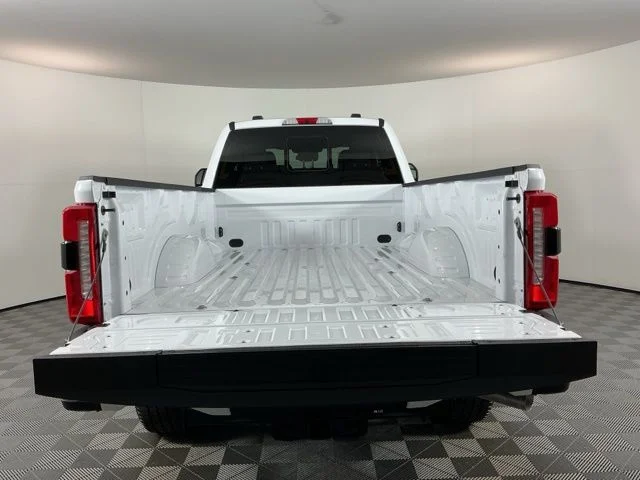 New 2026 Oxford White Ford XL image 7