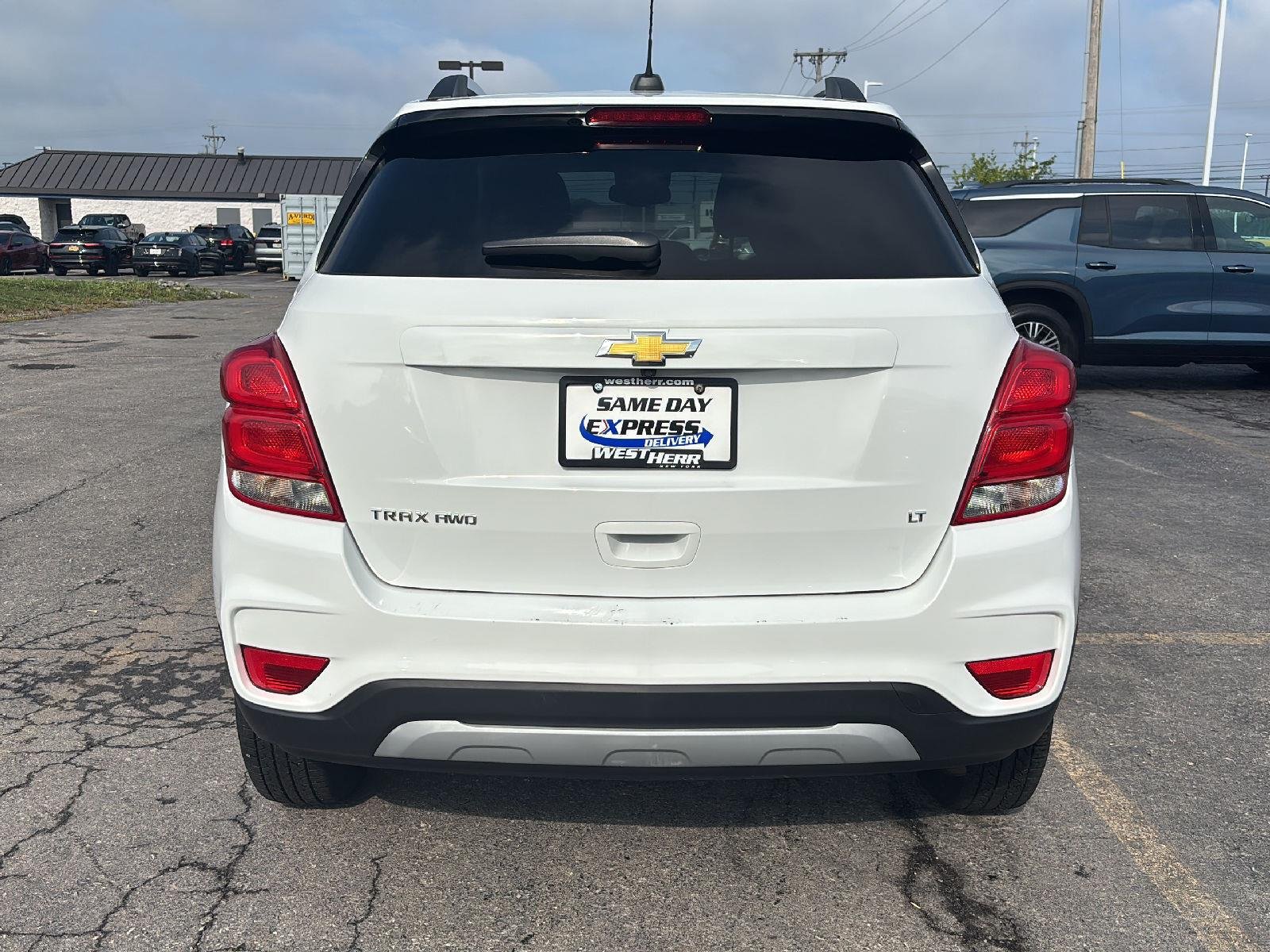 Used 2019 Summit White Chevrolet LT image 4