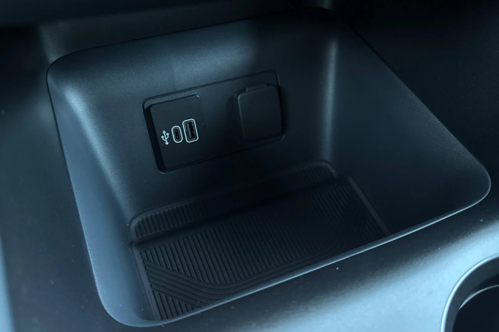 2026 Ford Explorer ST - Photo 29
