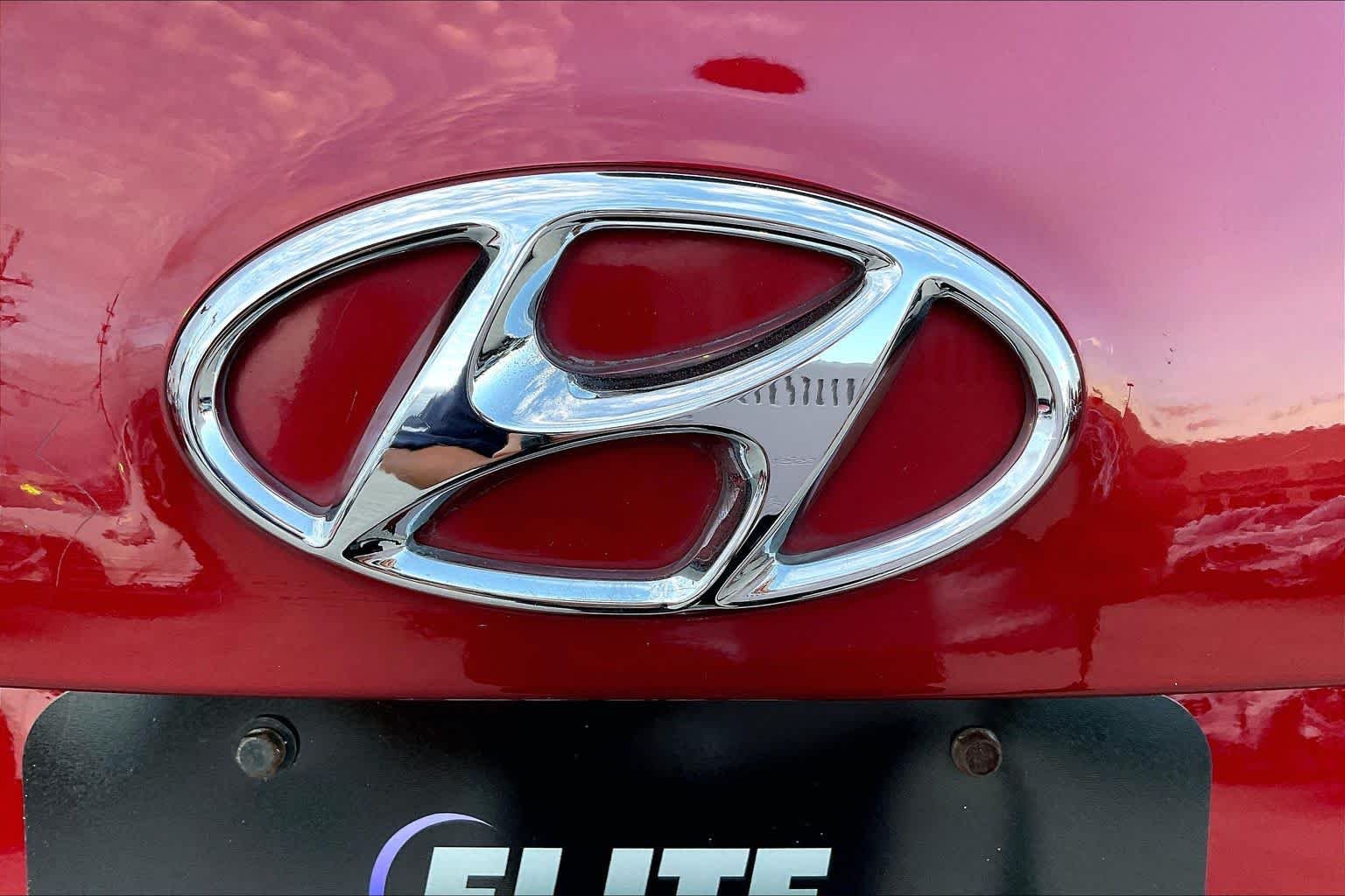 Used 2013 Serrano Red Hyundai Sport image 31