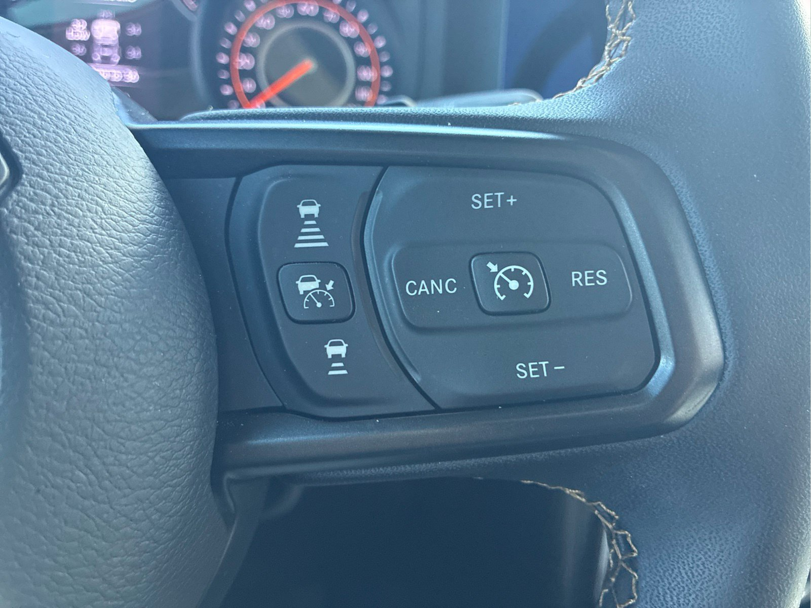 Used 2025 Green Jeep Sport S image 12