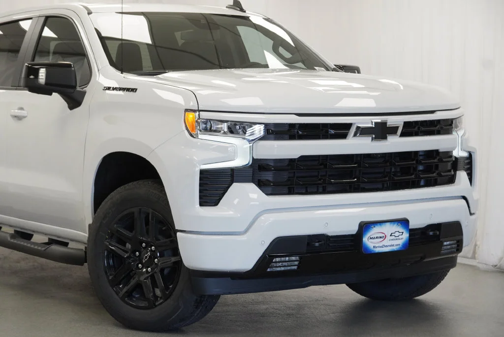New 2026 Summit White Chevrolet RST image 7