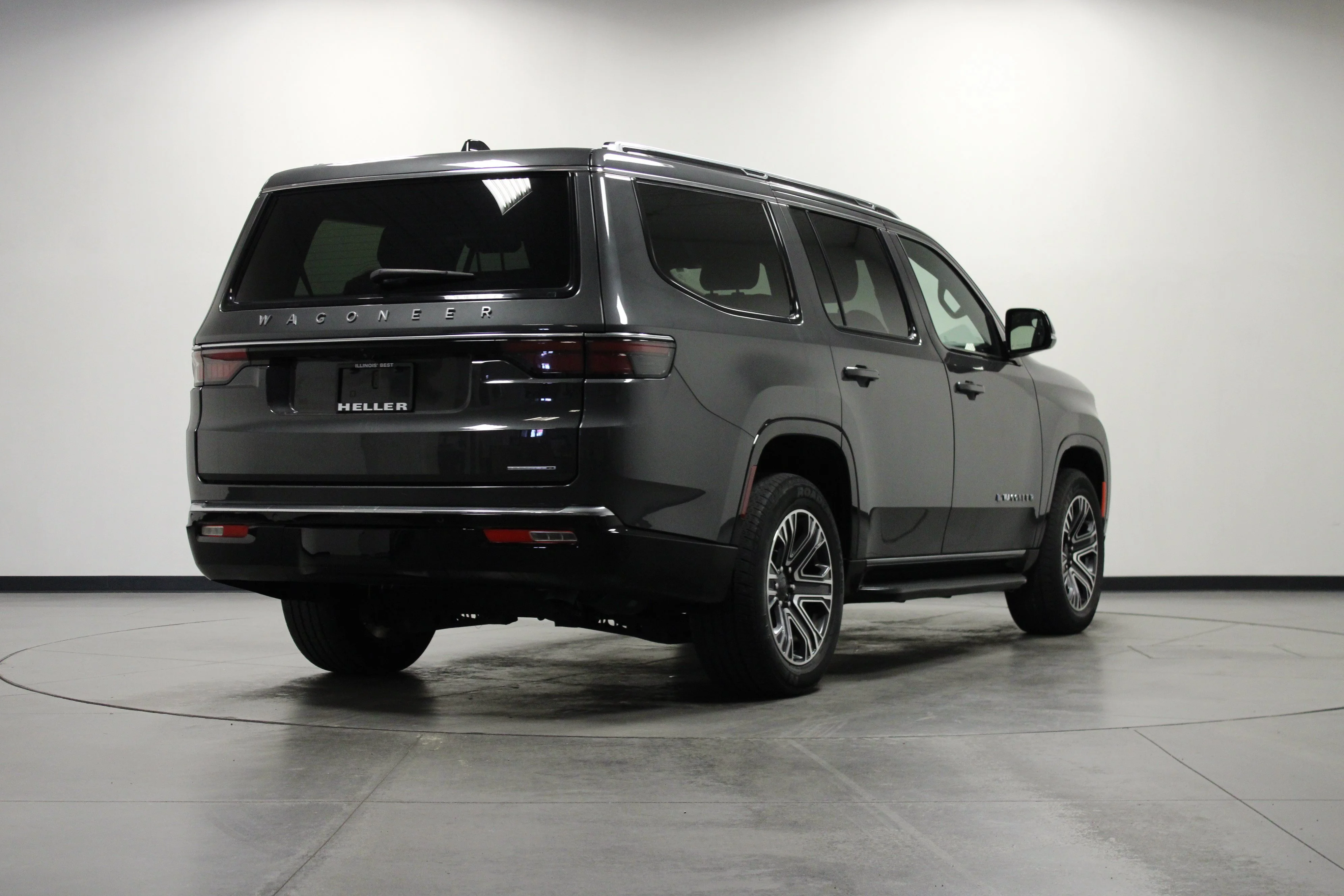 Used 2024 Baltic Gray Metallic Clearcoat Jeep Series II image 4