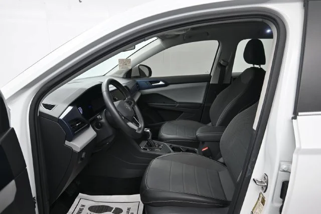 Used 2022 Pure White [white Volkswagen SE image 10
