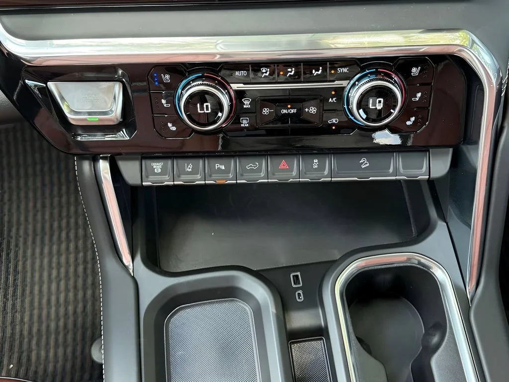 New 2026 Glacier White Tricoat GMC Denali Ultimate image 23