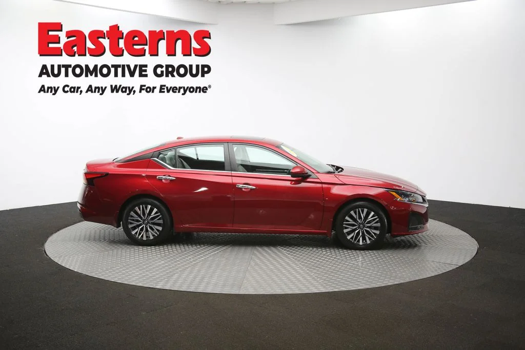 Used 2023 Red Nissan 2.5 SV image 45