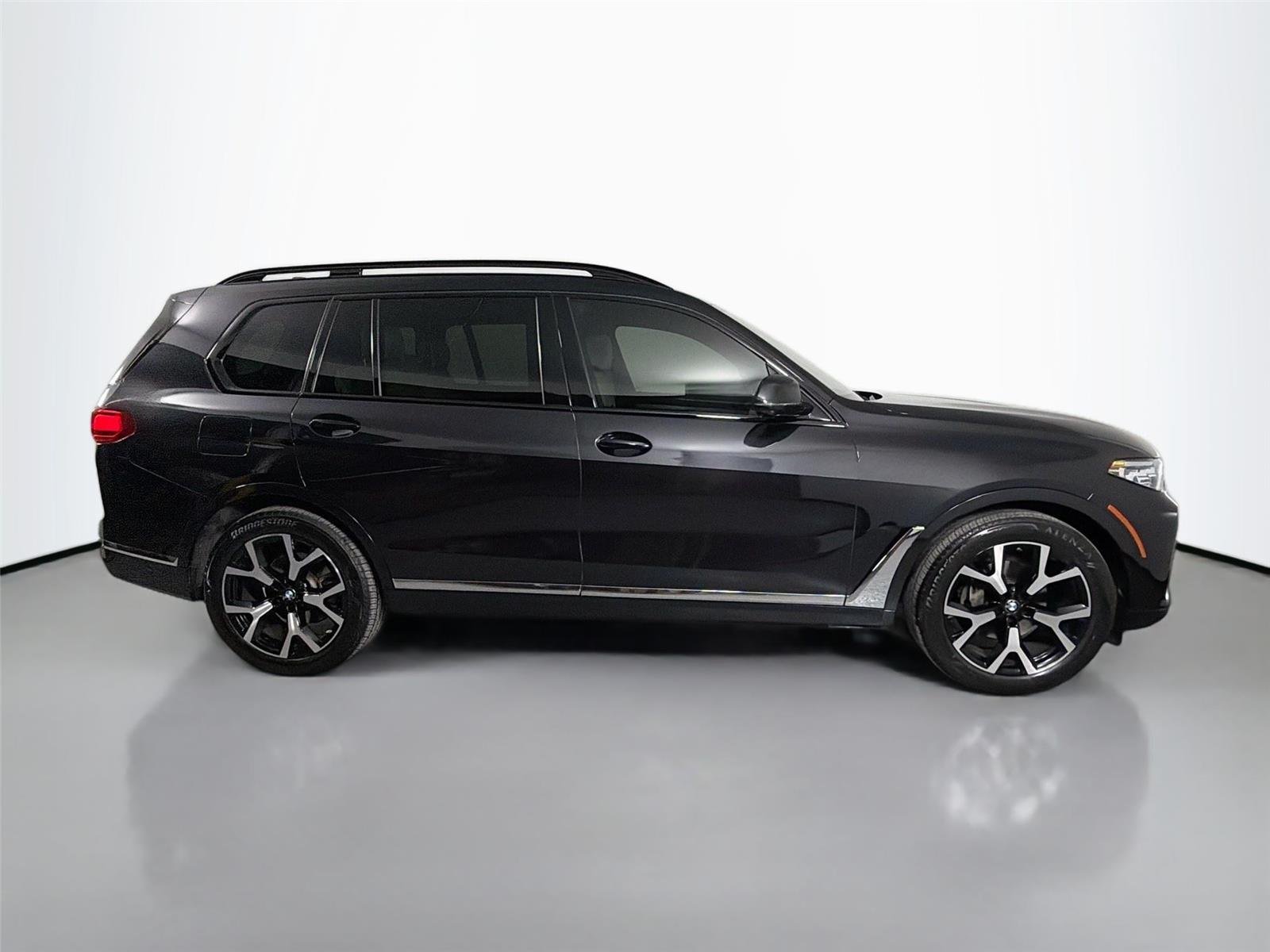 Certified Used 2022 Black Sapphire Metallic BMW xDrive40i image 5