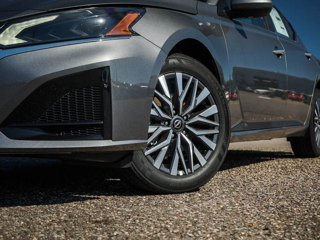 New 2026 Gun Metallic Nissan 2.5 SV image 6
