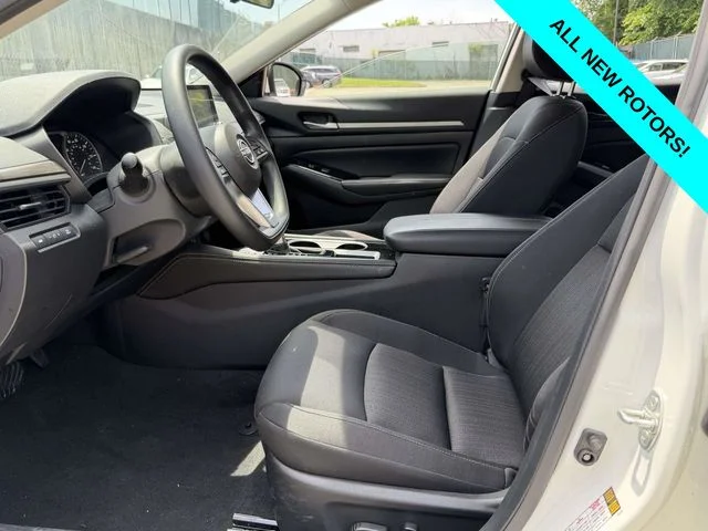 Used 2023 White Nissan 2.5 SV image 13