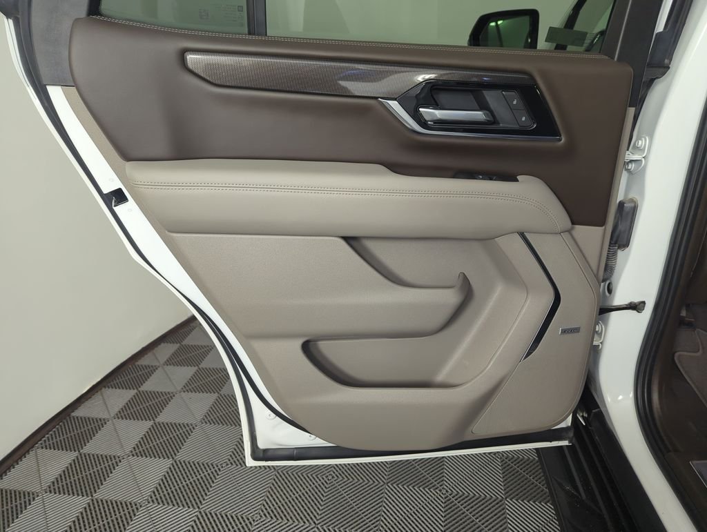 Used 2025 White GMC Elevation image 25
