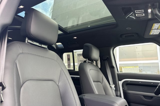 New 2026 Fuji White Land Rover X-Dynamic SE image 15