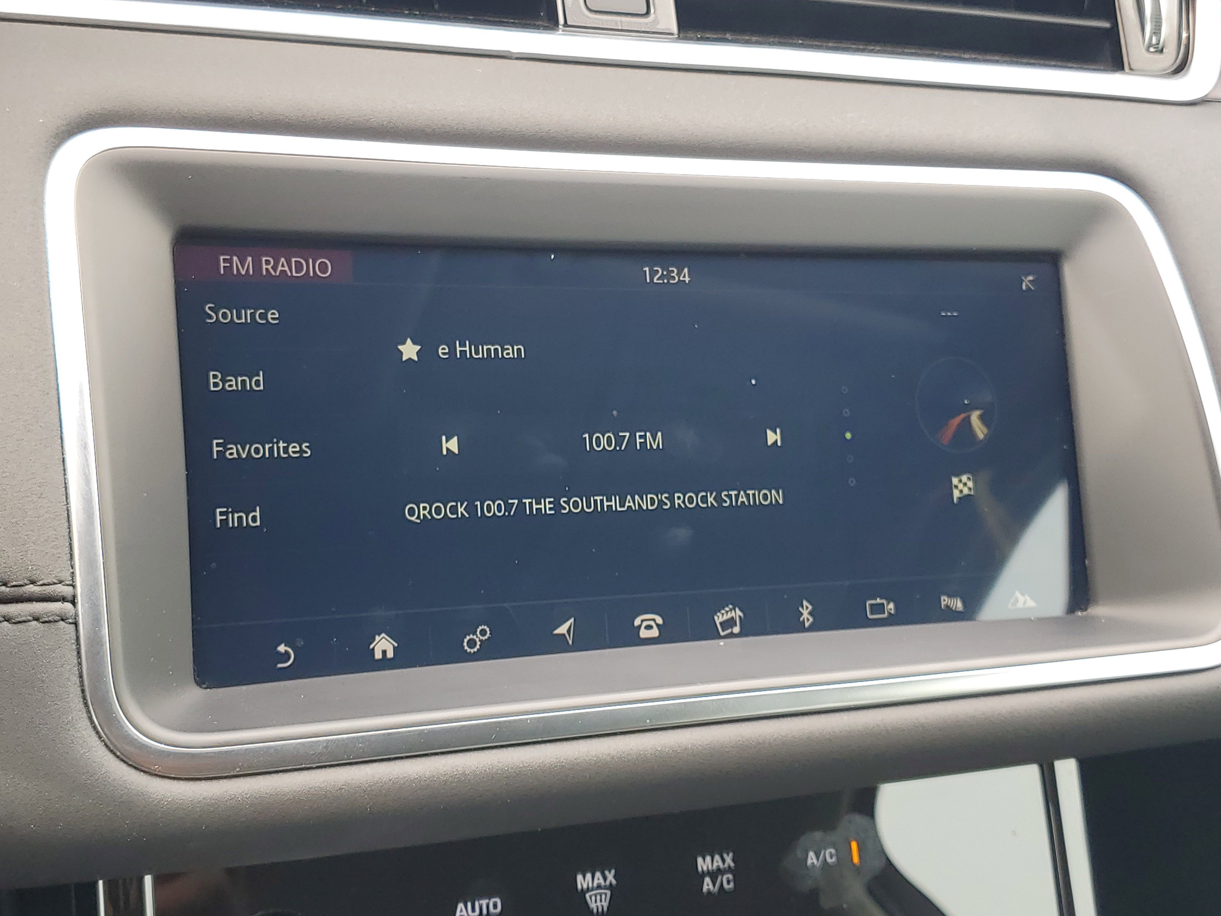 Used 2020 Black Land Rover S image 26
