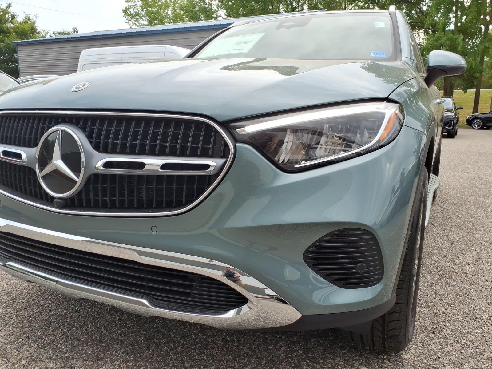 New 2026 SILVER Mercedes-Benz GLC 300 image 2