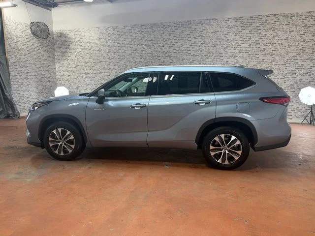 Used 2021 Gray Toyota XLE image 4
