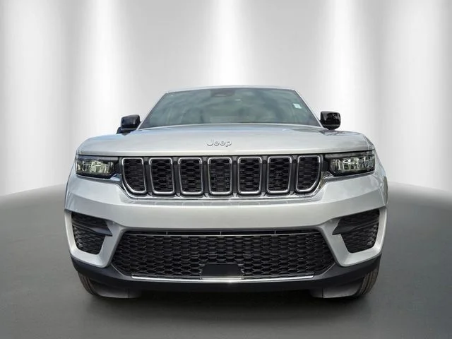 New 2026 Silver Zynith Jeep Laredo X image 2