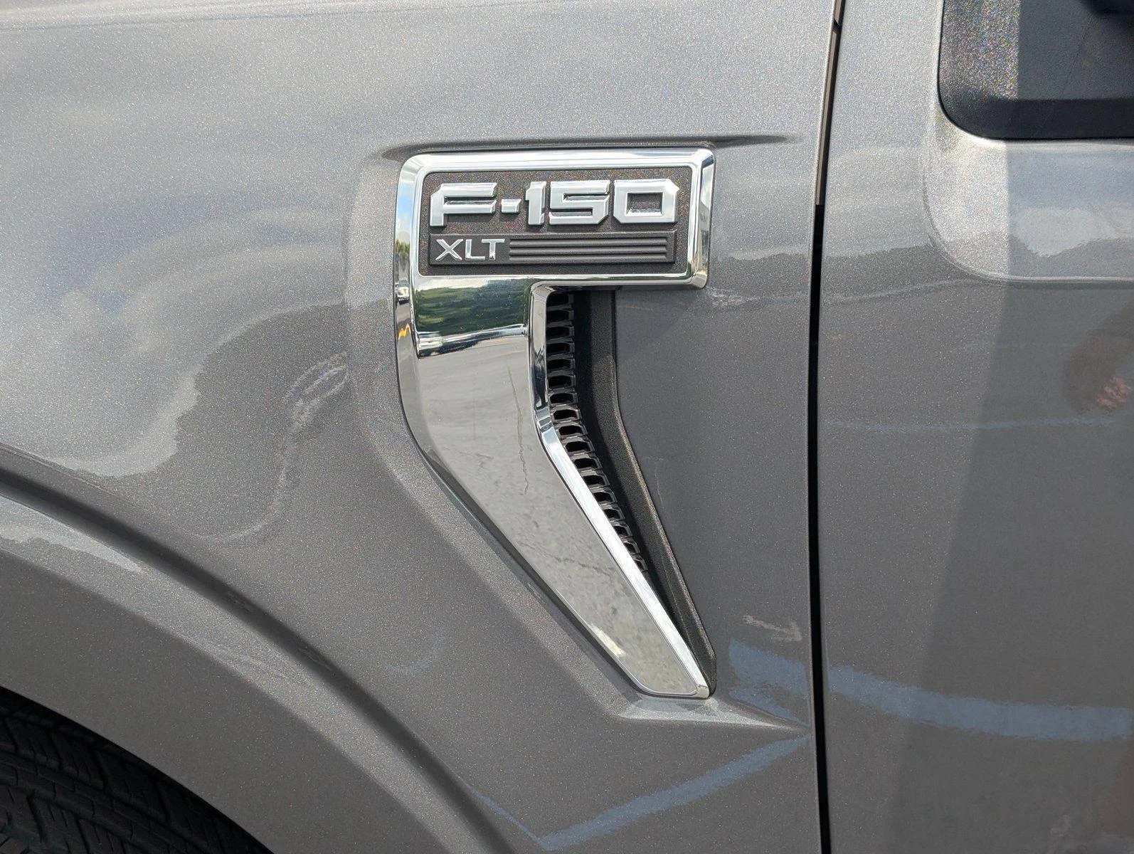 Used 2025 Carbonized Gray Ford XLT image 13