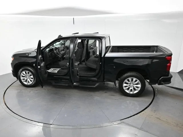 Used 2023 BLACK Chevrolet Custom image 40