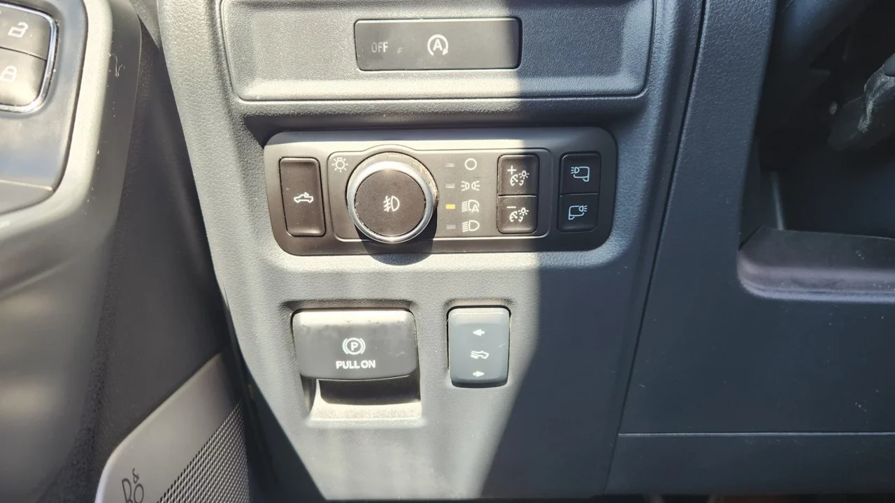 Used 2025 White Ford LARIAT image 19