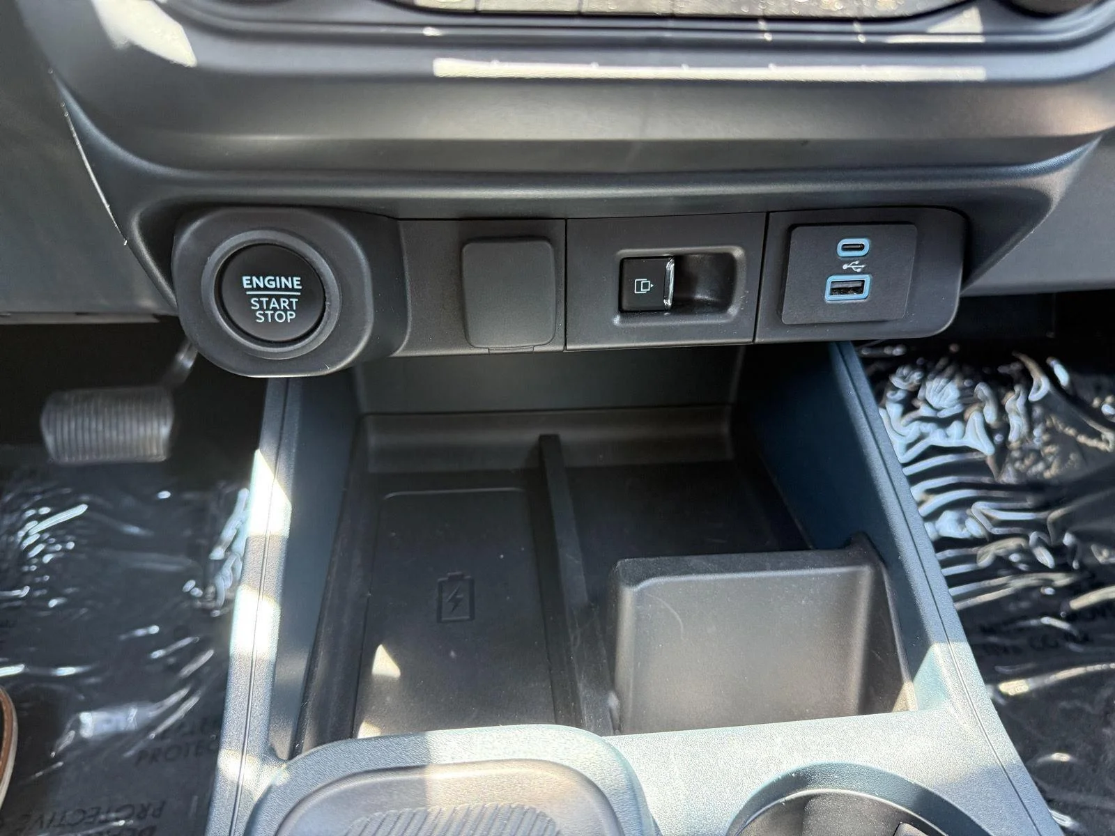 Certified Used 2024 Carbonized Gray Metallic Ford LARIAT image 16