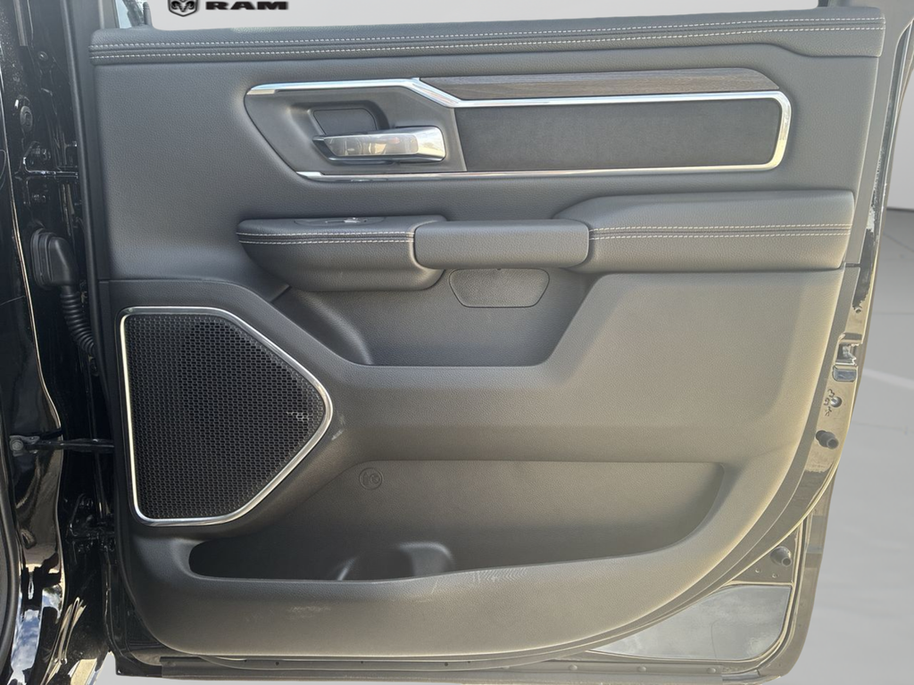 New 2026 Diamond Black Crystal Pearl-Coat Exterior Paint RAM Laramie image 26