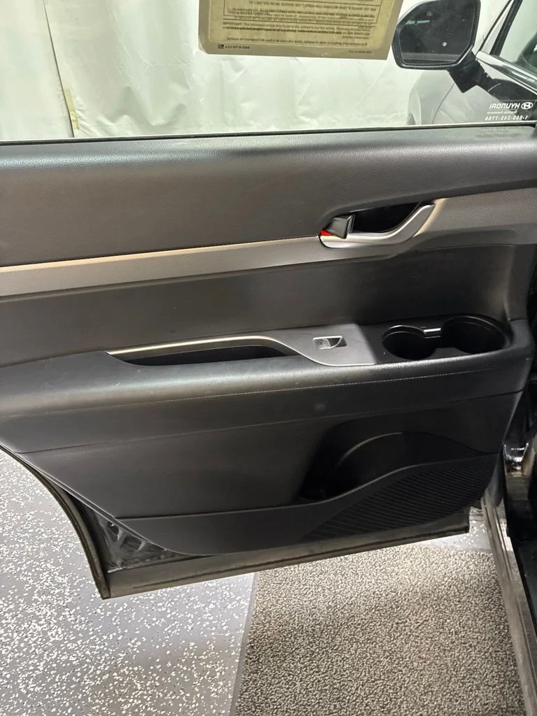 Used 2022 Black Hyundai SE image 24