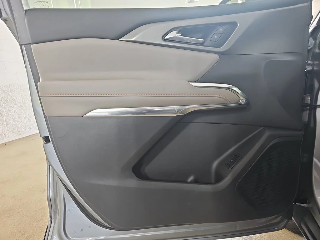 Used 2025 Sterling Gray Metallic Chevrolet LT image 33