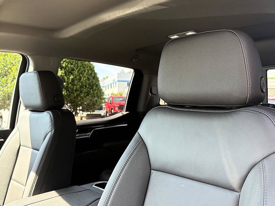 Used 2025 Sterling Gray Metallic Chevrolet LT image 17