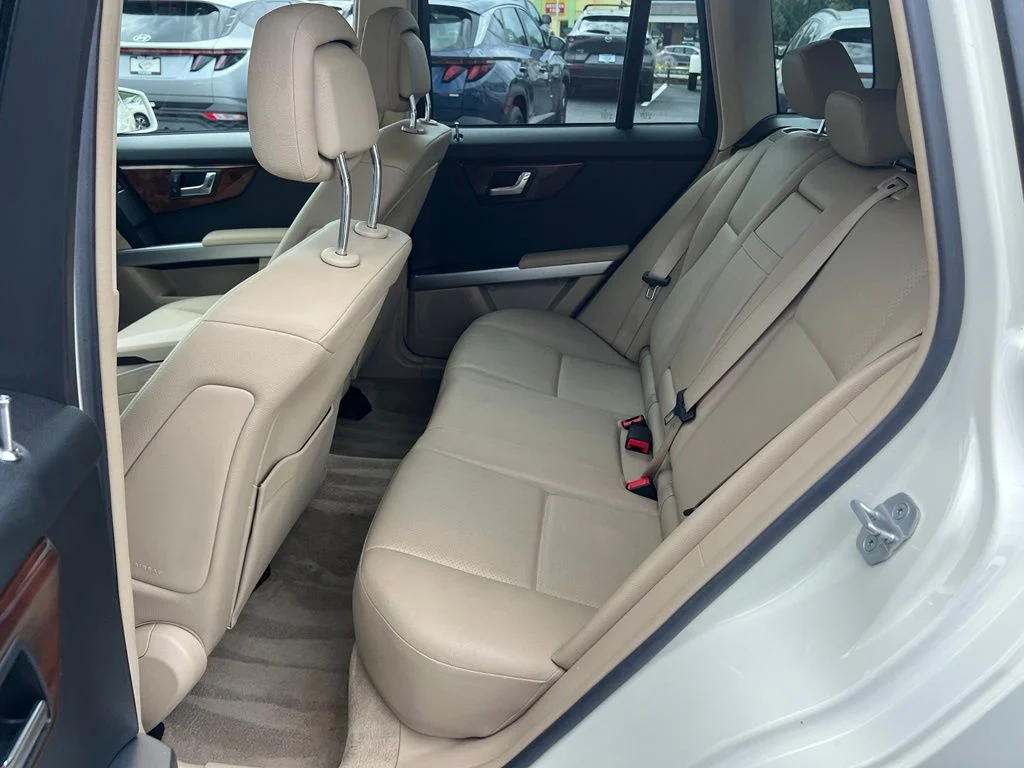 Used 2011 Arctic White Mercedes-Benz GLK 350 image 16