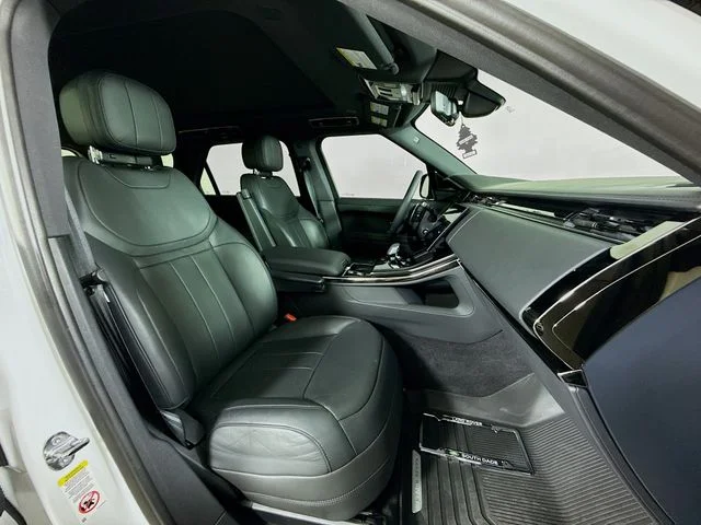 Used 2024 White Land Rover Dynamic SE image 30