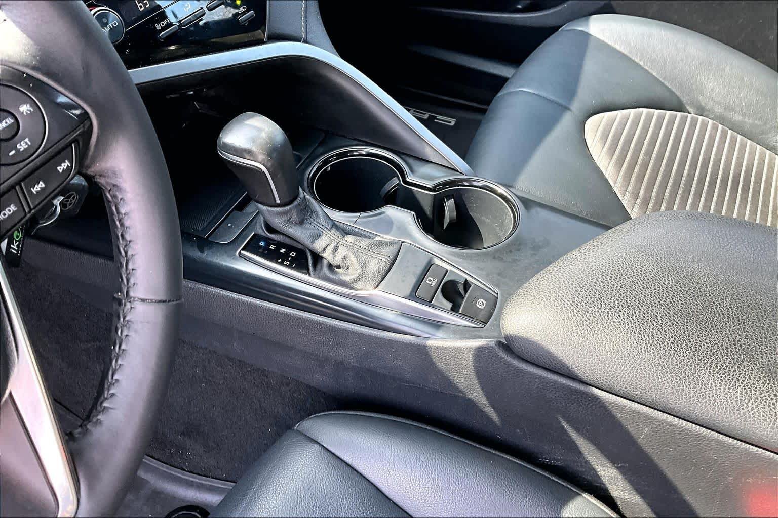 Used 2020 Blue Streak Metallic Toyota SE image 15
