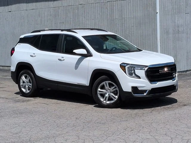 Used 2023 White GMC SLE image 11