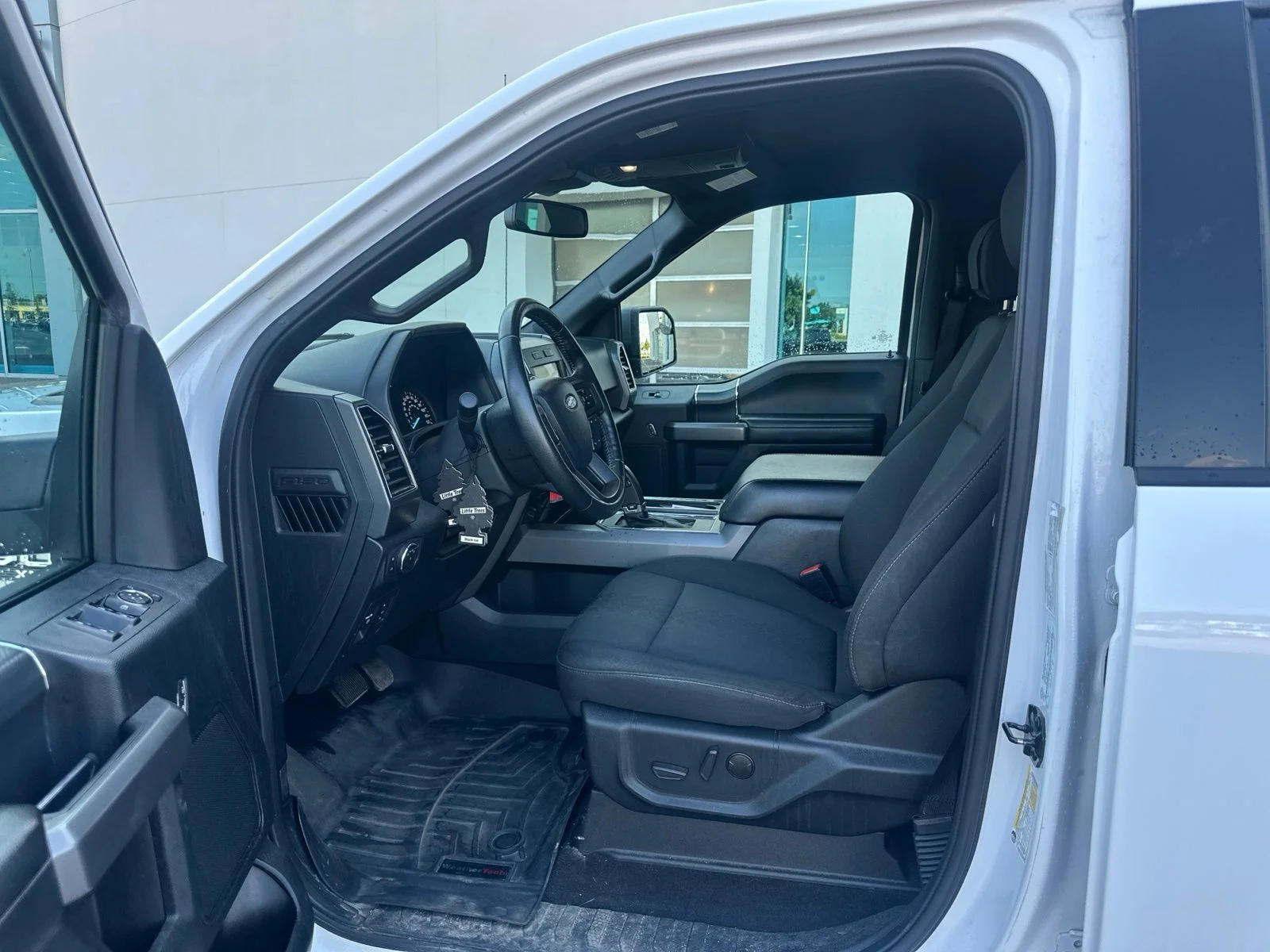 Used 2020  Ford  image 6