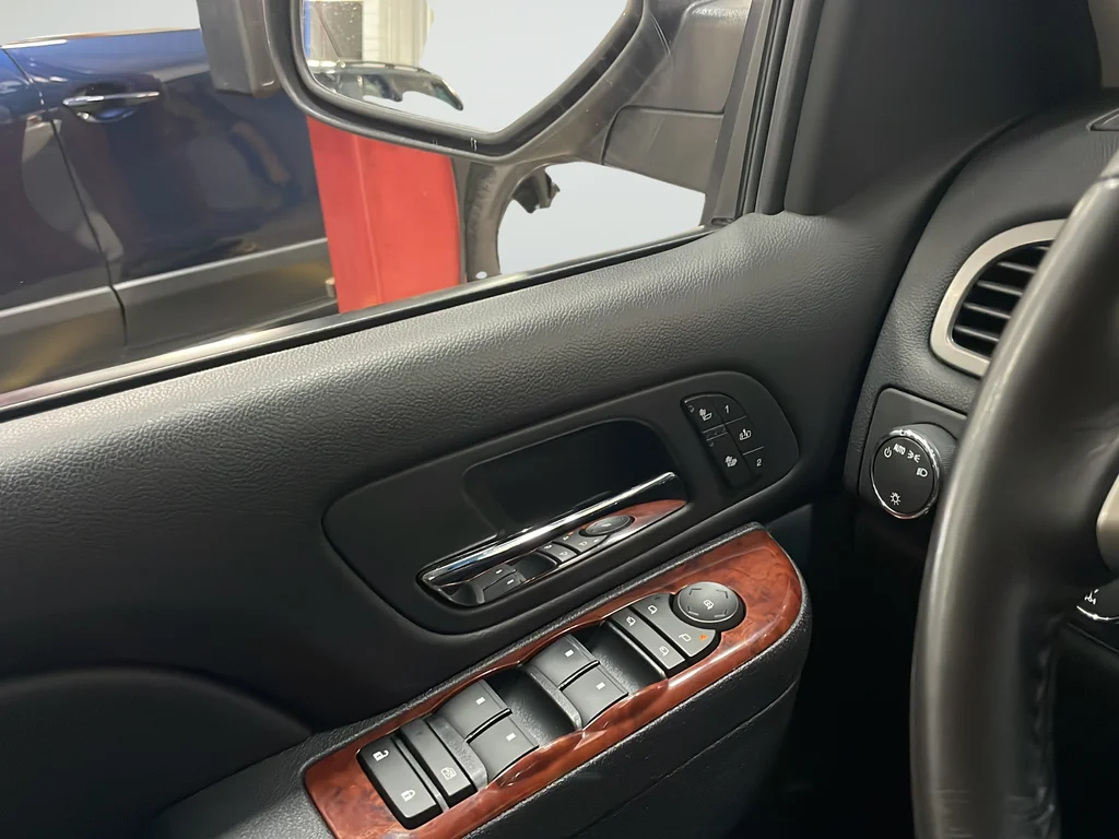 Used 2011 White GMC SLT image 32
