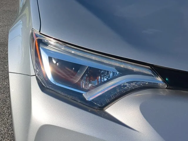 Used 2016 Silver Toyota SE image 10