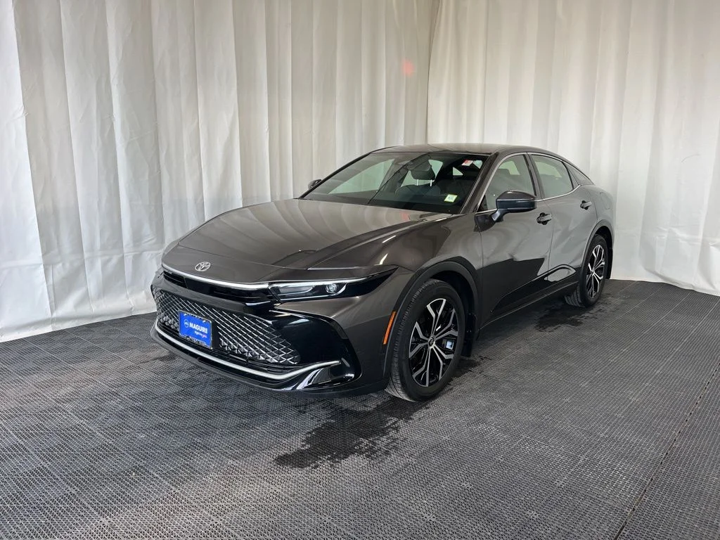 2023 Toyota Crown XLE AWD's photo