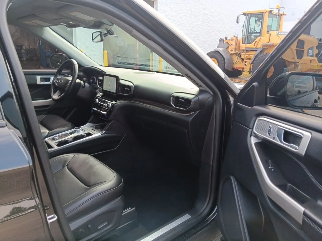 Used 2022 Black Metallic Ford Limited image 33